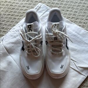 On Running 3ME10300108 Roger Pro 2 White and Black Sneakers - lightly worn